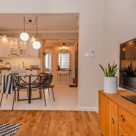 Lägenhet Cо́coellie - Aesthetic 2bd Near National Palace By Flat Mаnager